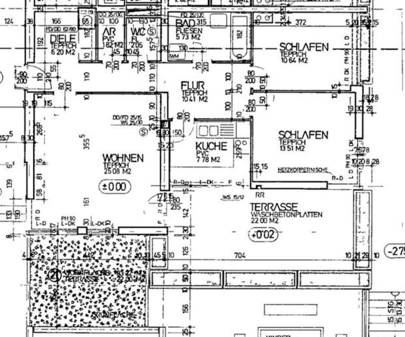Grundriss einer Wohnung mit Wohnzimmer, Küche, Schlafzimmern und Terrasse.