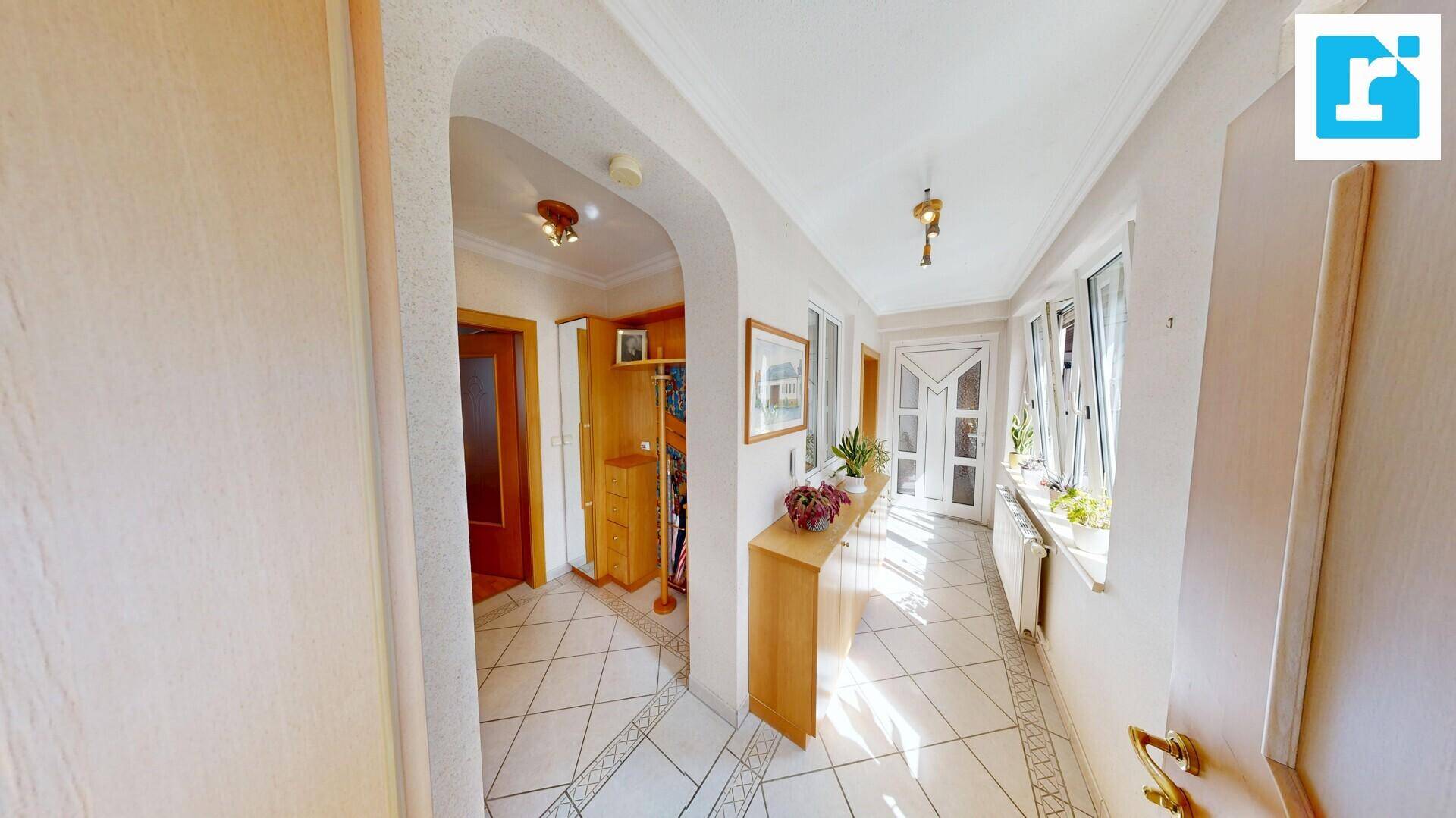 Wohnhaus mit Obstgarten, Wald und vielseitigen Nebengebäuden - Mehr