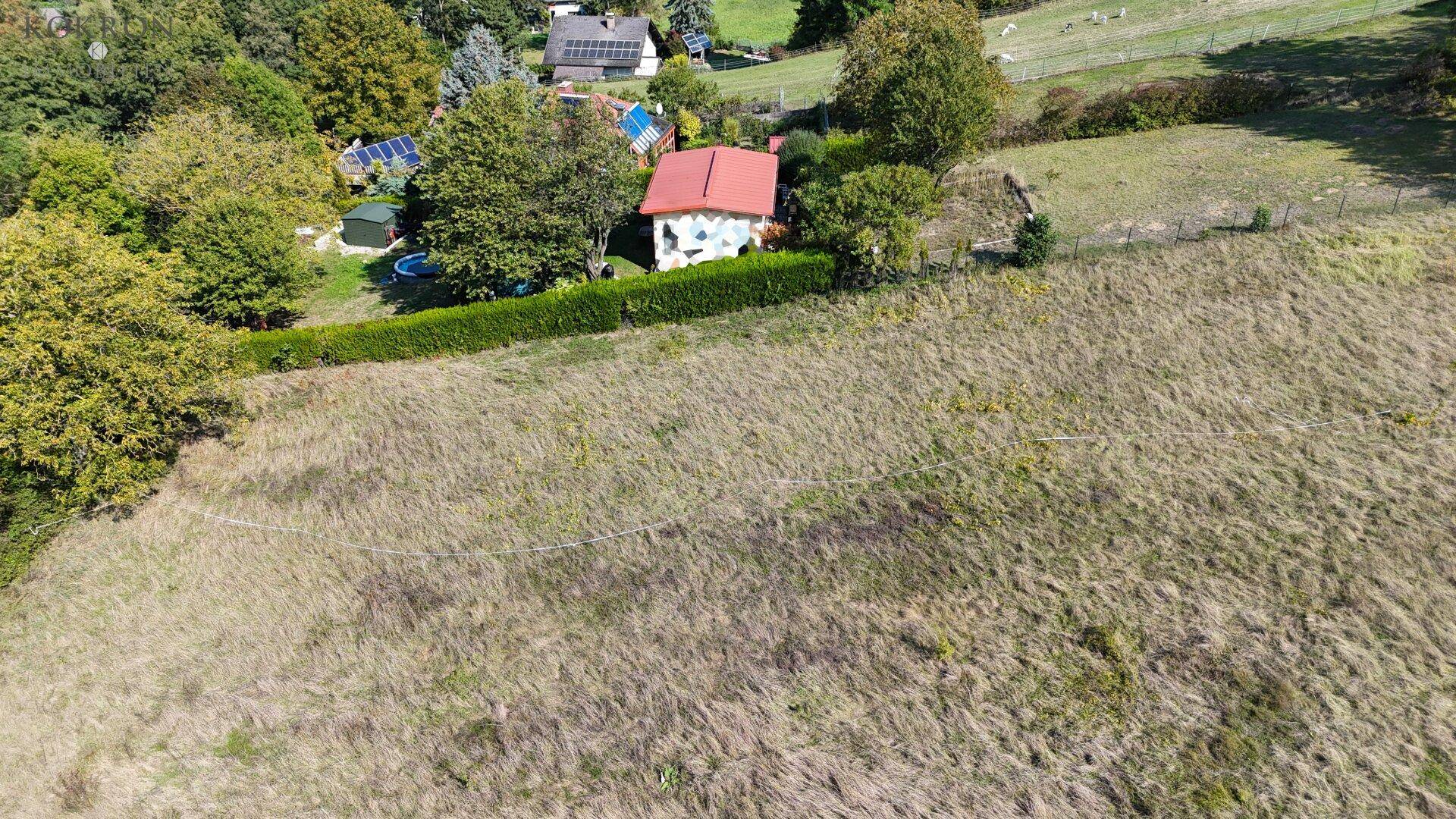 das Nachbarhaus rechts