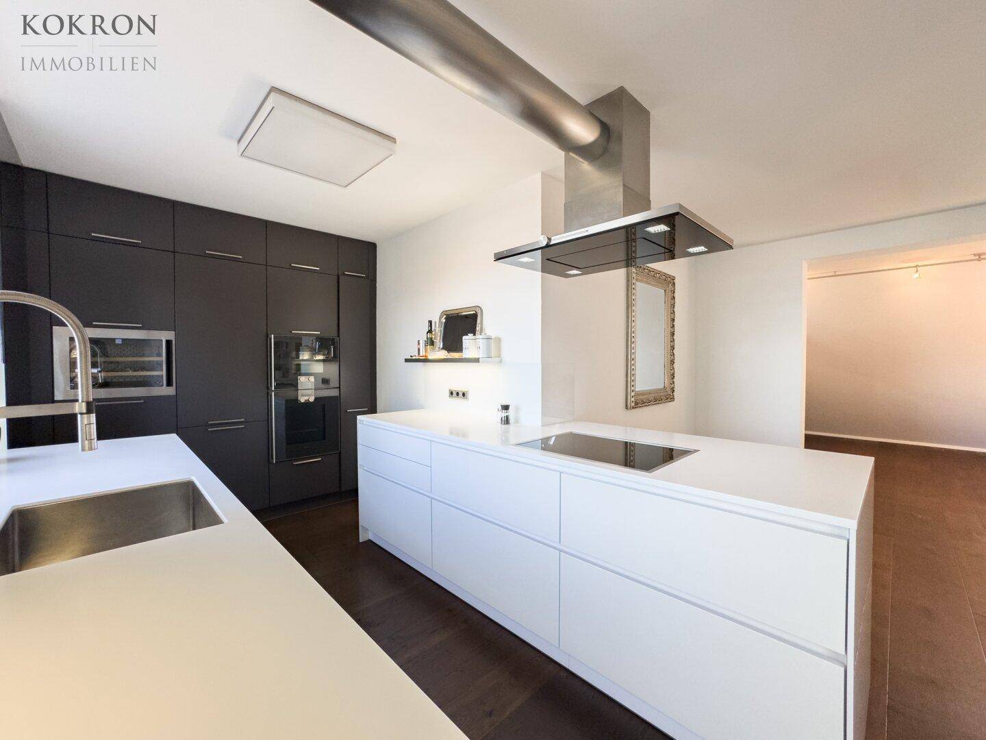 exklusive Gaggenau Einbauküche mit Weinkühler