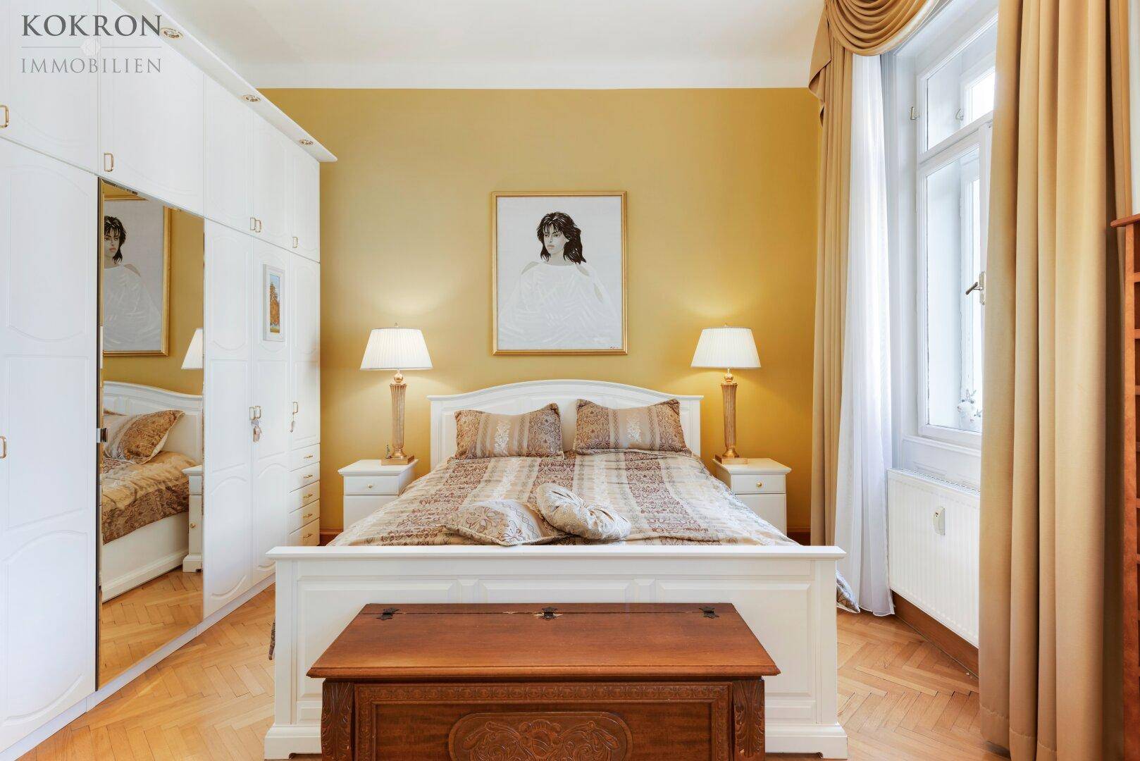 Großzügiges Schlafzimmer