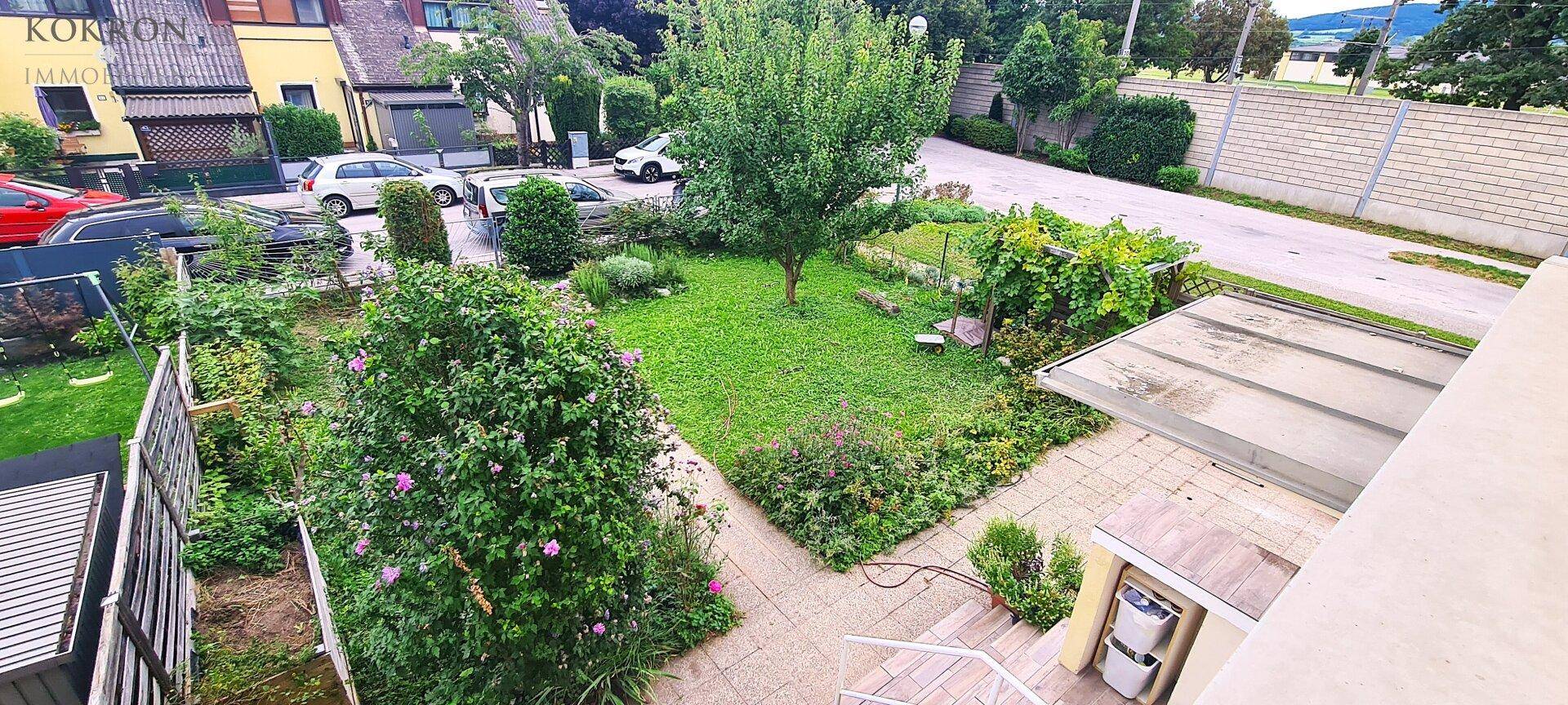 Blick durch den Garten