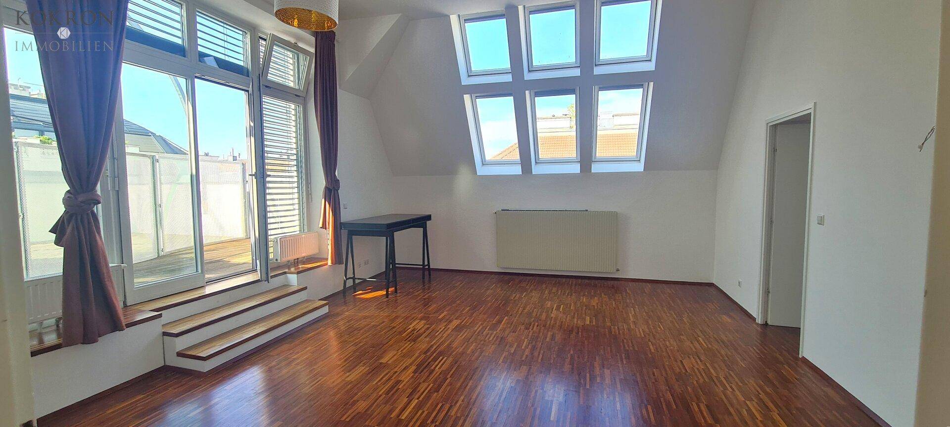 helles Wohnstudio mit Terrassenzugang