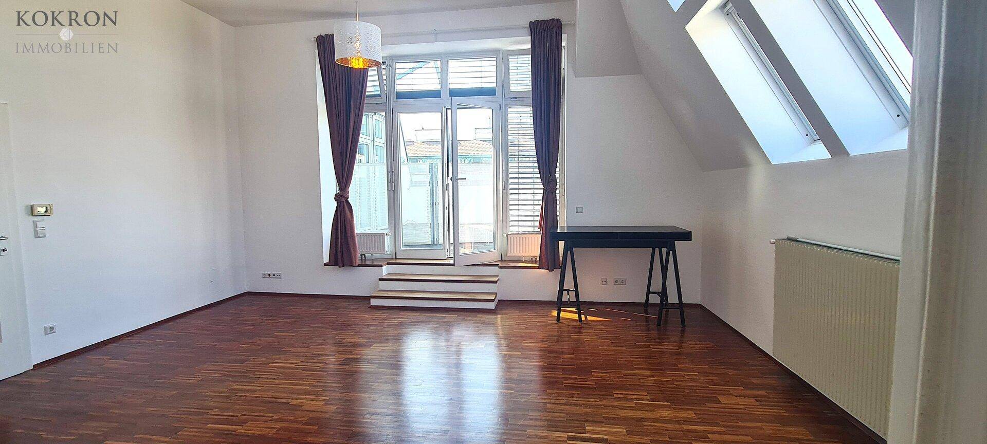 helles Wohnstudio mit Terrassenzugang