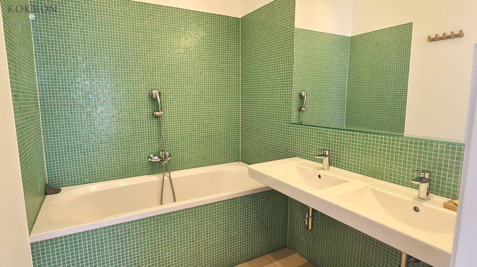 Familienbad vollausgestattet- Wanne, Dusche & WC