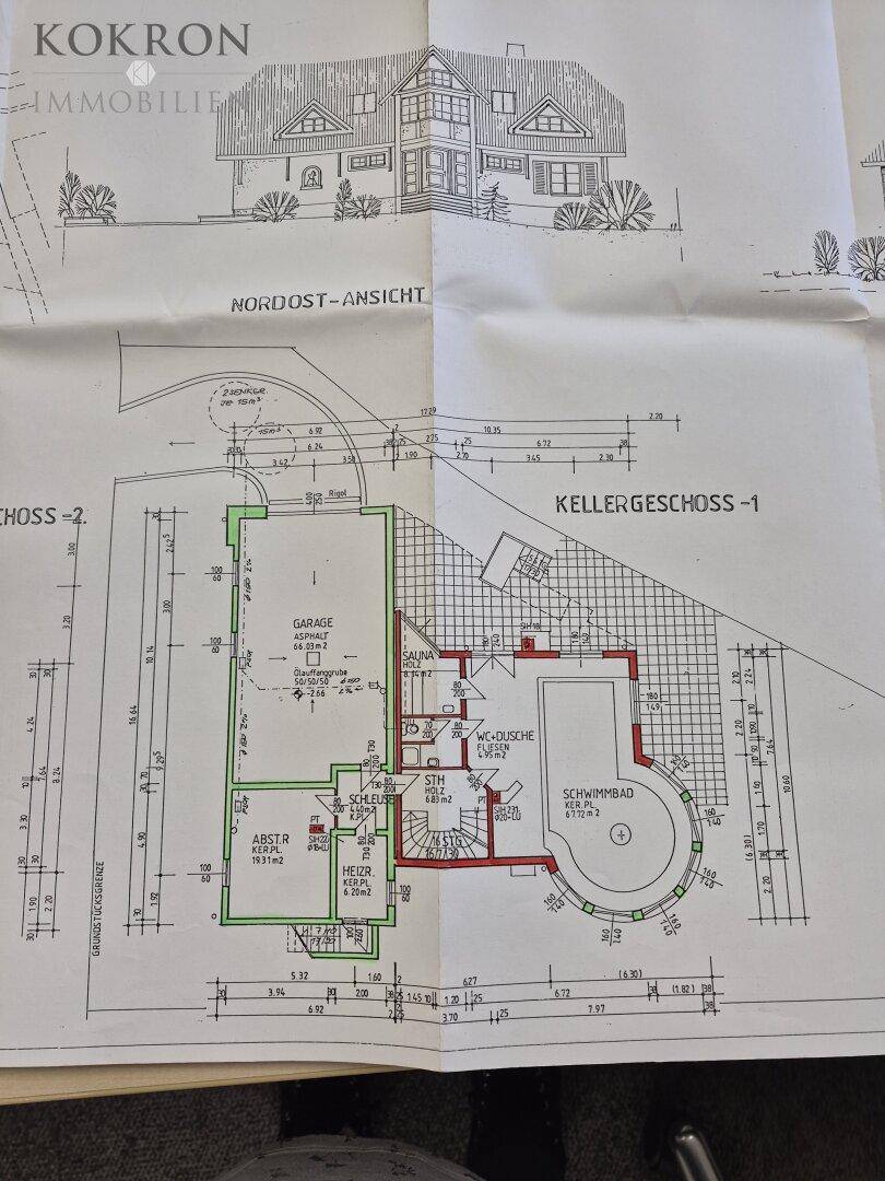 Grundriss des ersten Untergeschosses mit Garage, Sauna und Schwimmbad.