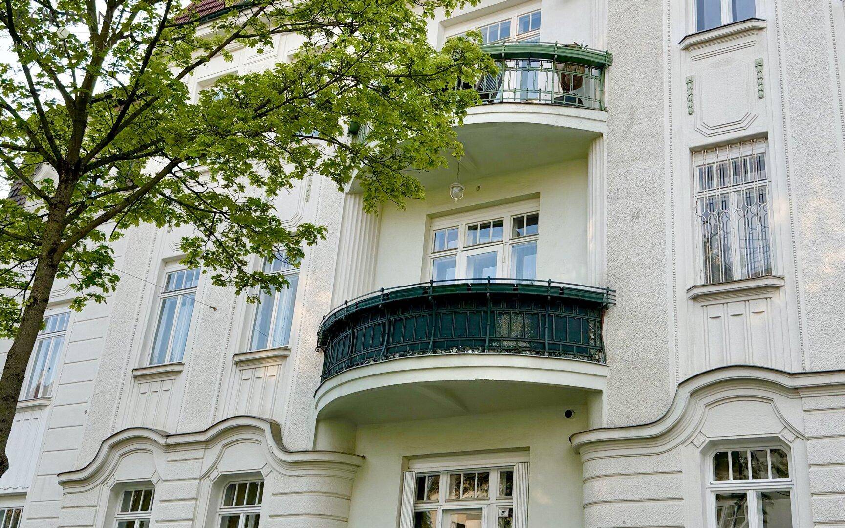 Der Balkon mit Grünblick erweitert Ihr Wohnzimmer ins Freie