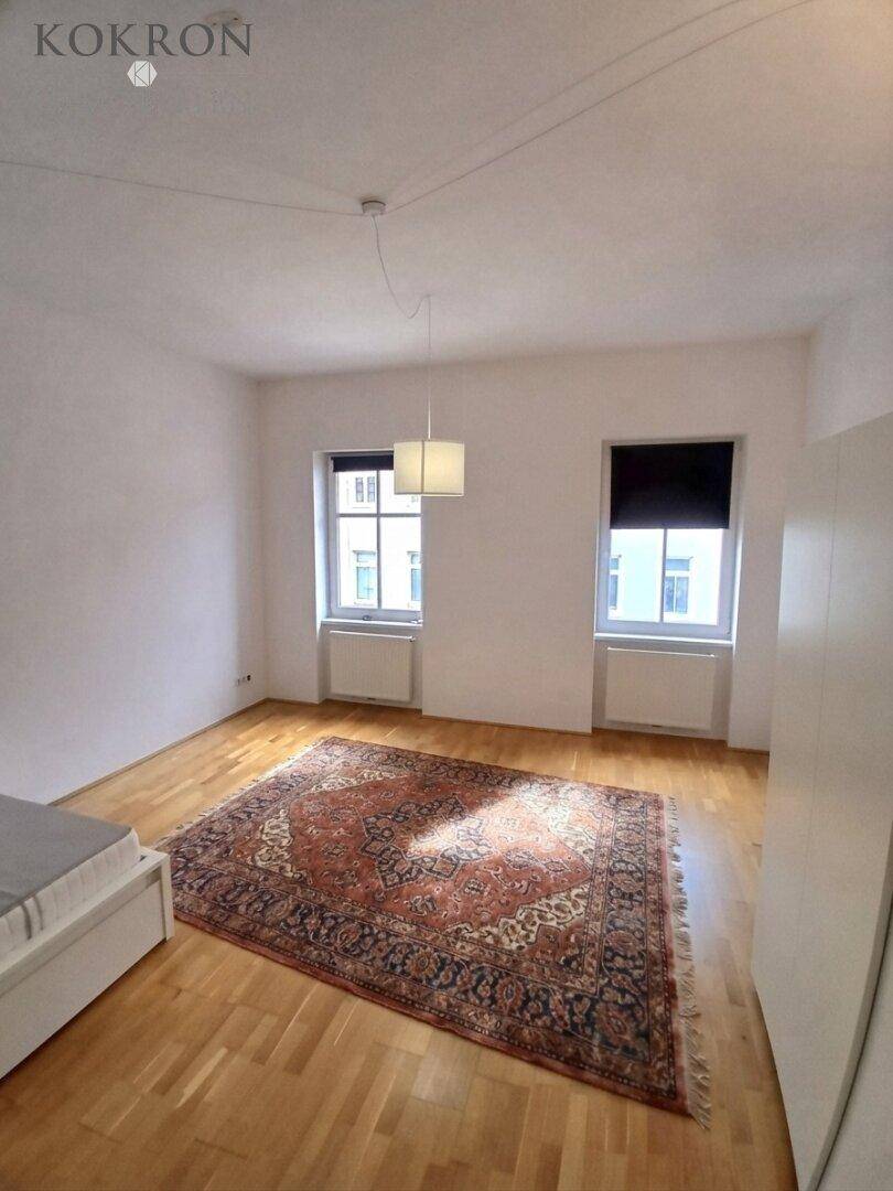 Geräumiges Wohnzimmer
