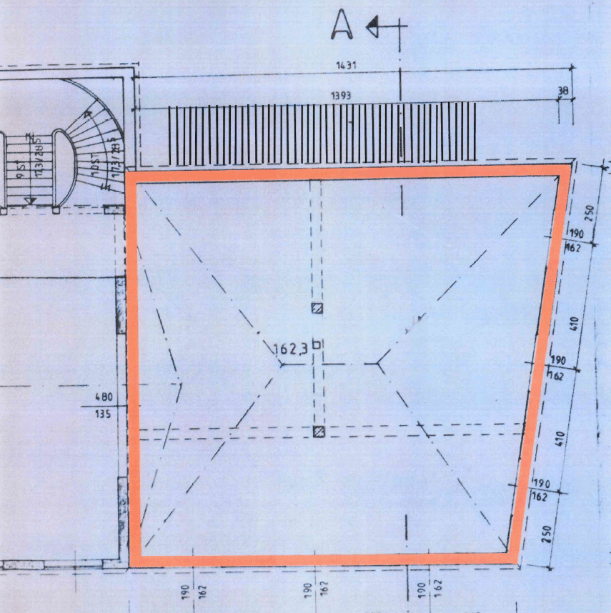 Detaillierter Ausschnitt eines Grundrisses mit einem markierten quadratischen Bereich und Maßen.