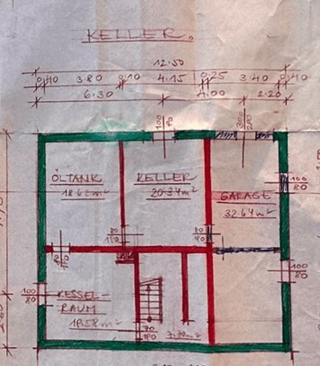 Handgezeichneter Grundriss des Kellers mit Öltank, Kellerraum, Garage und Kesselraum.