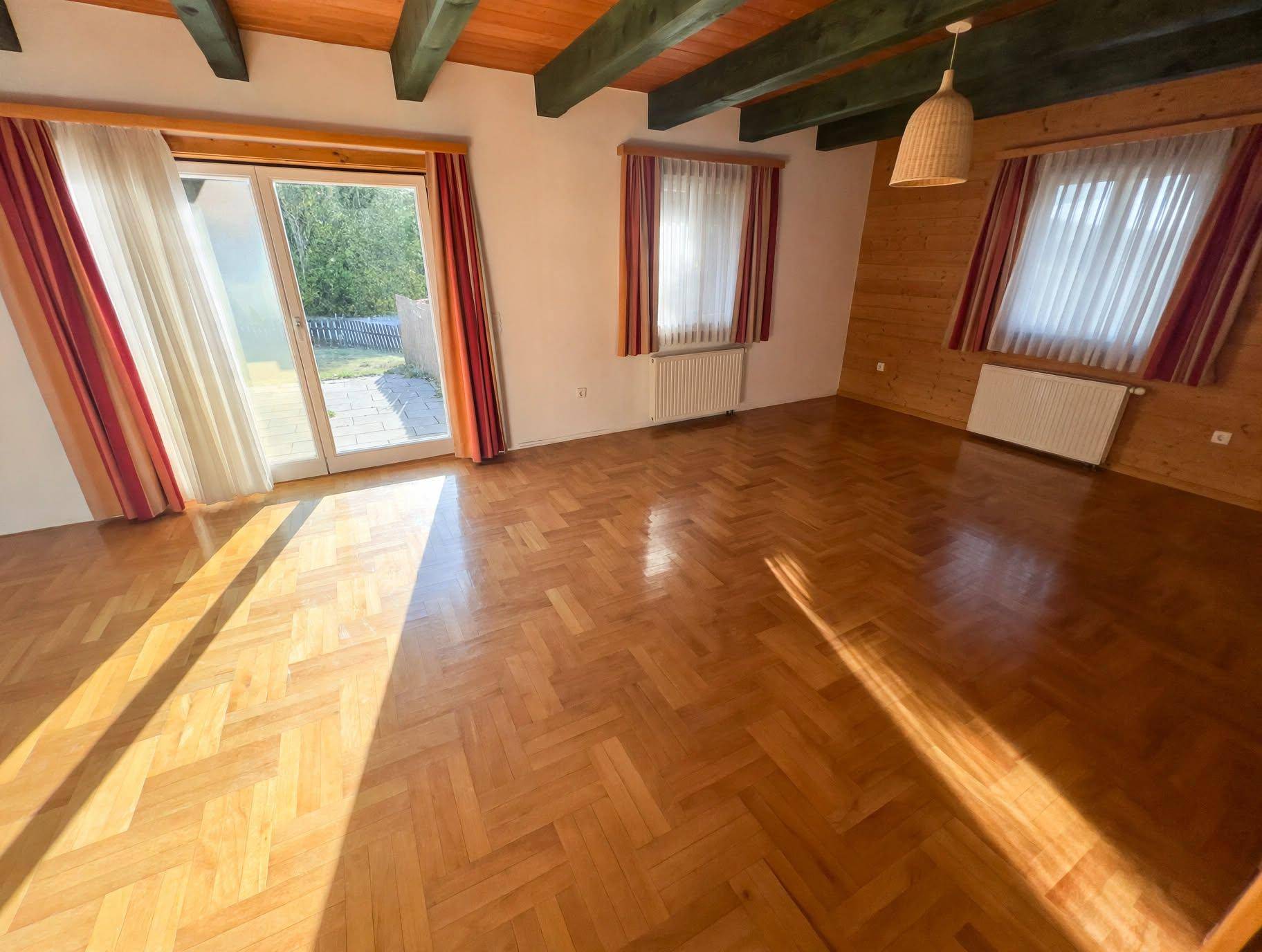 sunlit_real_estate_interior (1).jpg