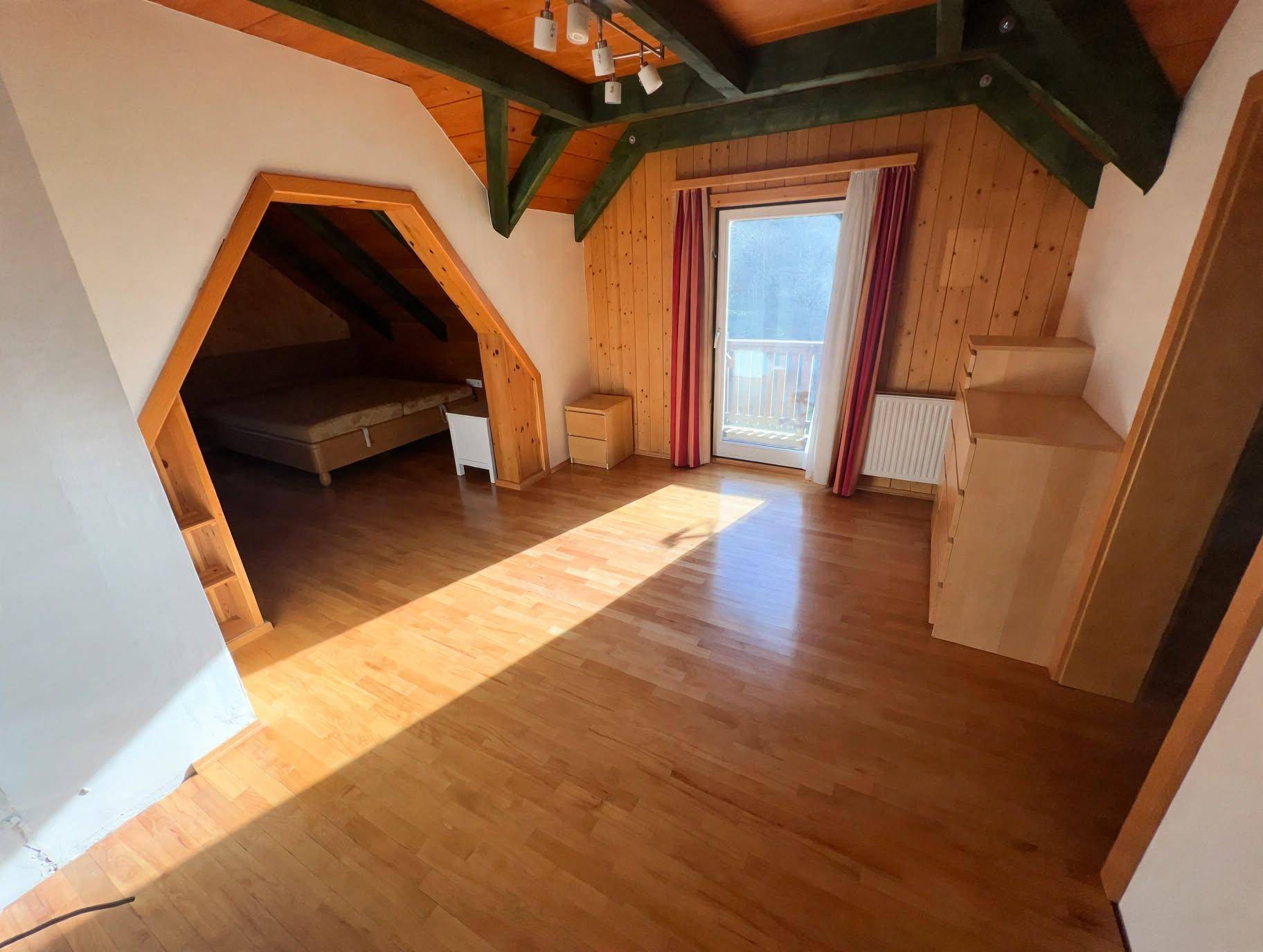 sunlit_bedroom_real_estate.jpg