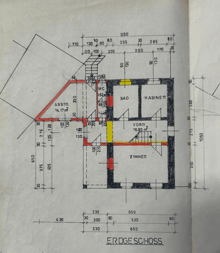Historischer Grundriss des Erdgeschosses mit Zimmer, Bad, WC und Abstellraum.