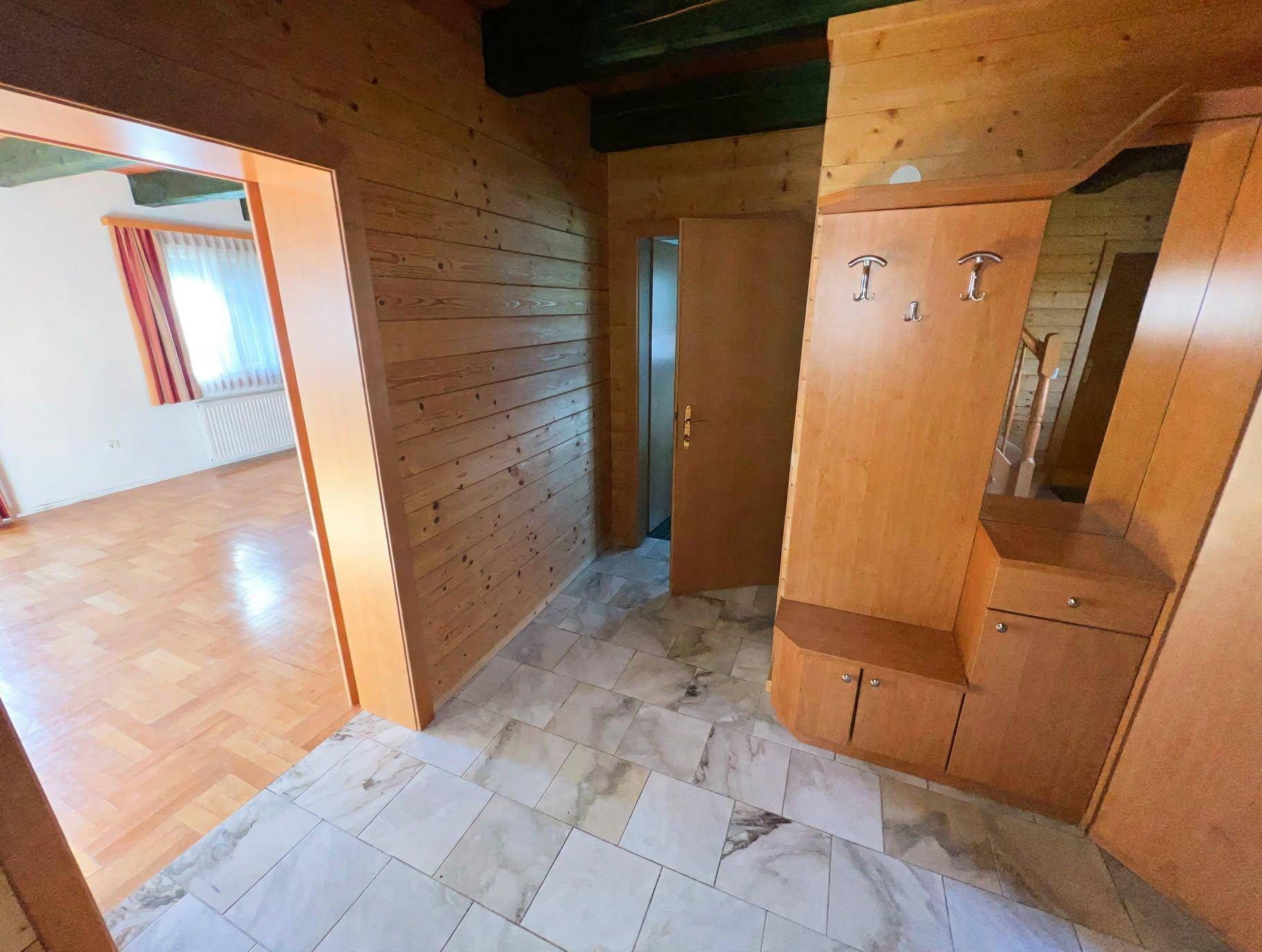 sunlit_real_estate_interior_2.jpg