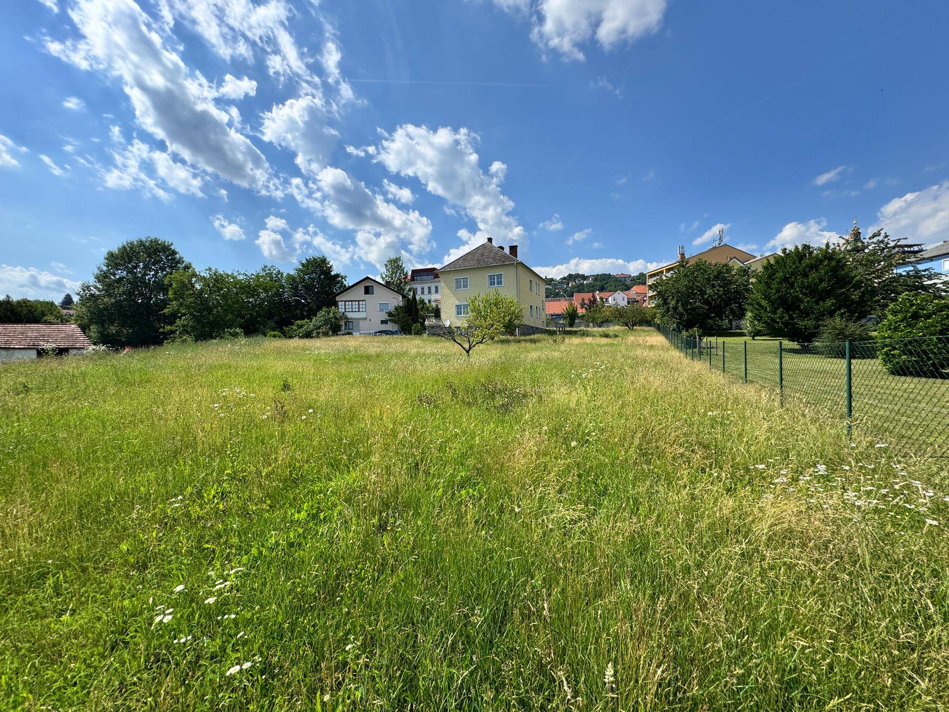 Attraktives Baugrundstück in zentraler Lage – ca. 1.070 m² in Hartberg - Więcej