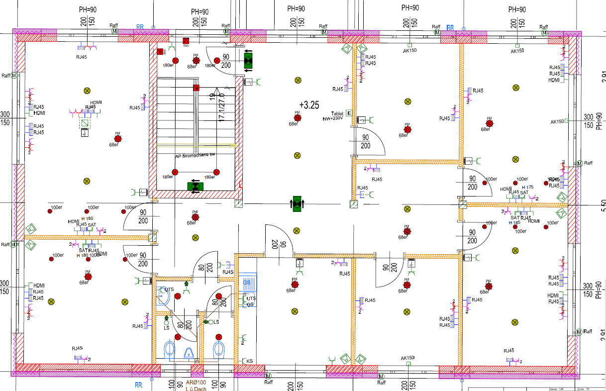 Detaillierter Grundriss mit Elektroinstallationen und Raumaufteilung für ein Bürogebäude.