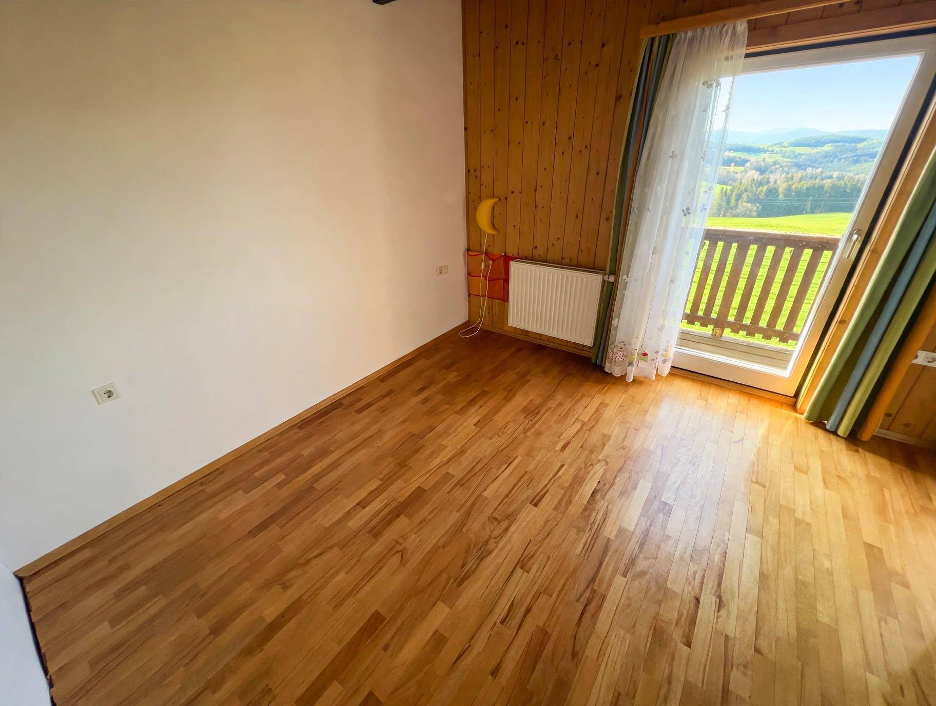 sunlit_real_estate_room.jpg