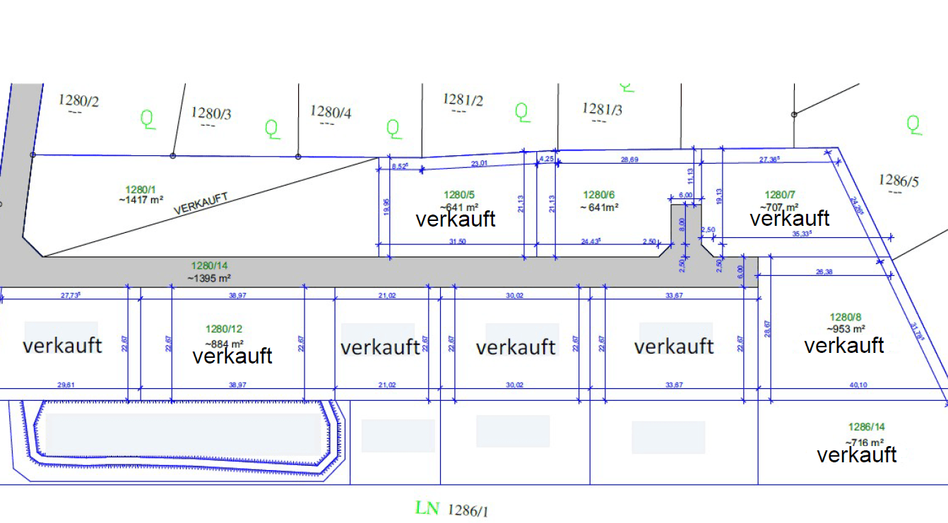 Katasterplan mit mehreren Parzellen und deren Abmessungen, einige Grundstücke sind bereits verkauft.