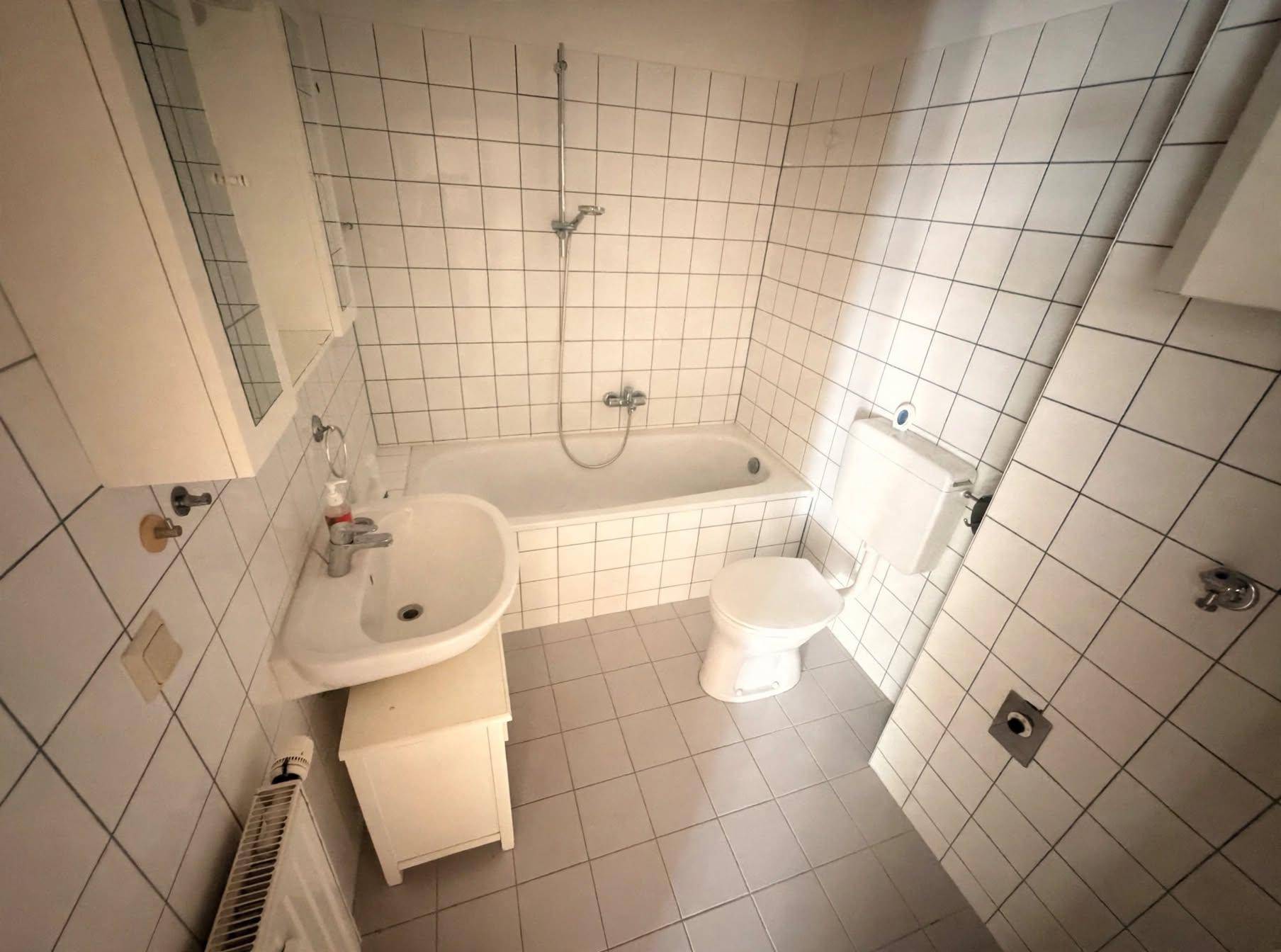 clean_white_sink.jpg