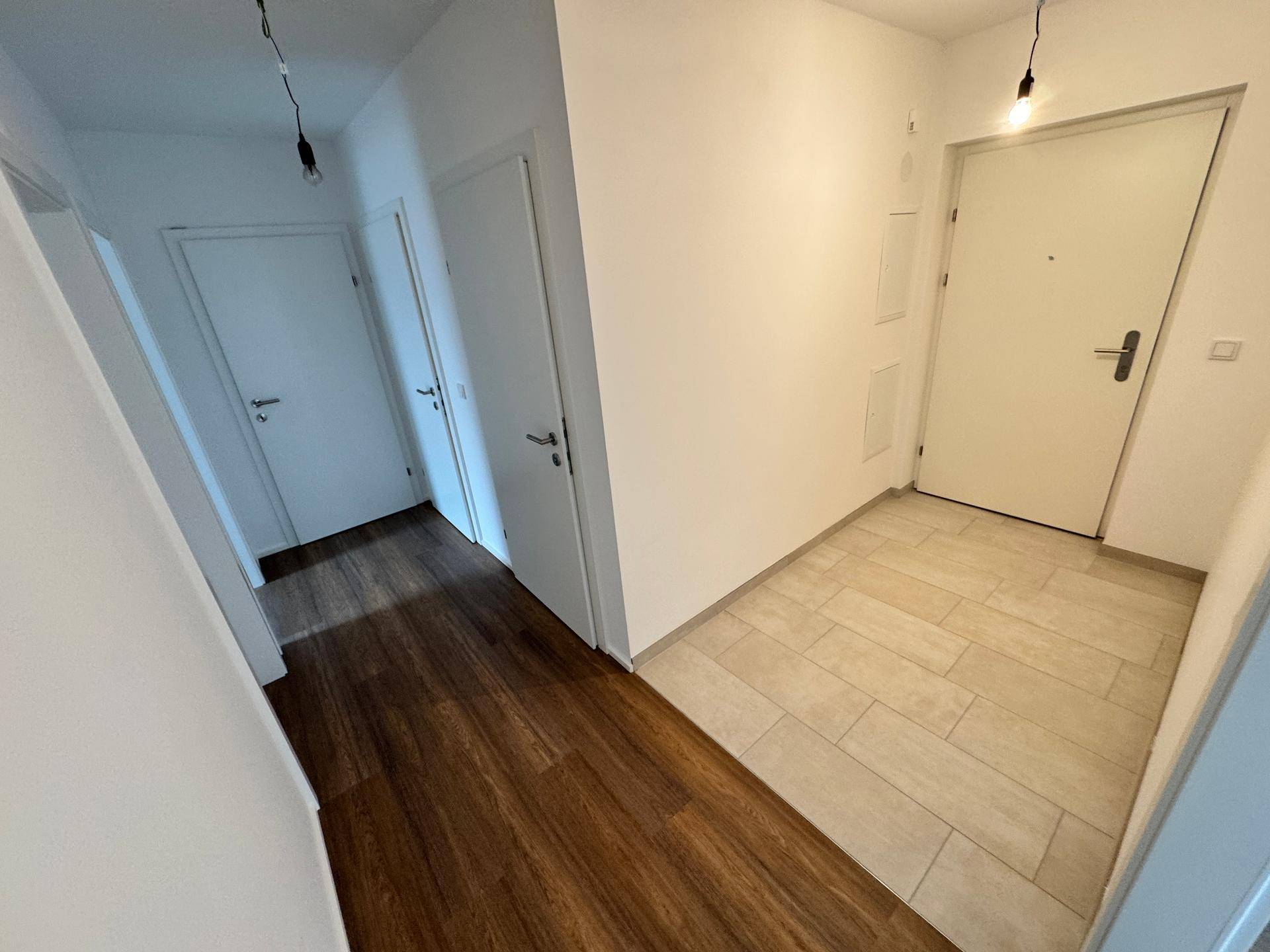 Helle 3 Zimmer Neubau Mietwohnung (ca. 70 m²) mit sonnigem Balkon und Tiefgarage in Lieboch – pohled 3