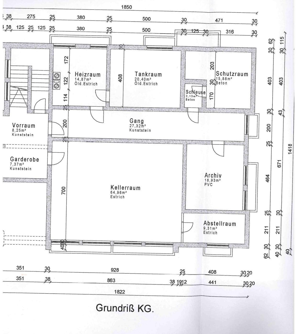 Grundriss des Kellergeschosses mit Heizraum, Tankraum, Archiv und Kellerräumen.
