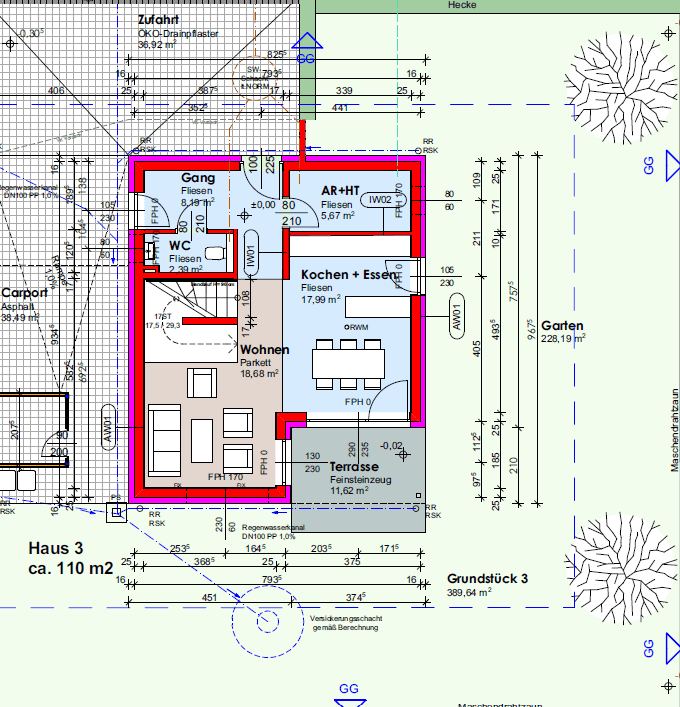 Grundriss des Erdgeschosses mit offenem Wohnbereich, Küche, Gäste-WC und Zugang zur Terrasse und Garten.