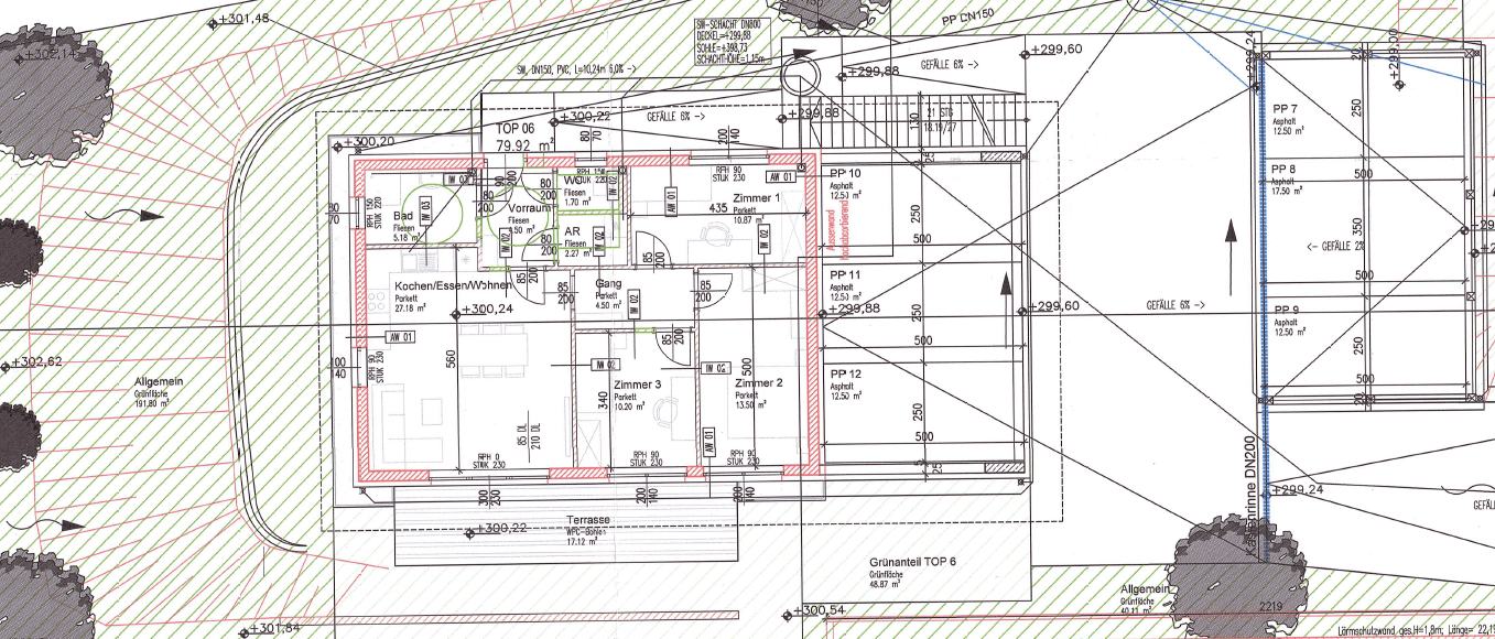 Grundriss des Erdgeschosses mit offenem Wohnbereich, Terrasse und Garten.