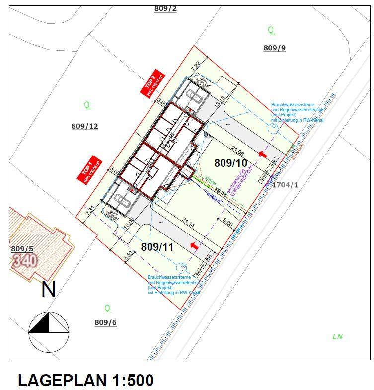 Lageplan des Grundstücks mit eingezeichnetem Gebäude, Maßen und Versorgungsleitungen.