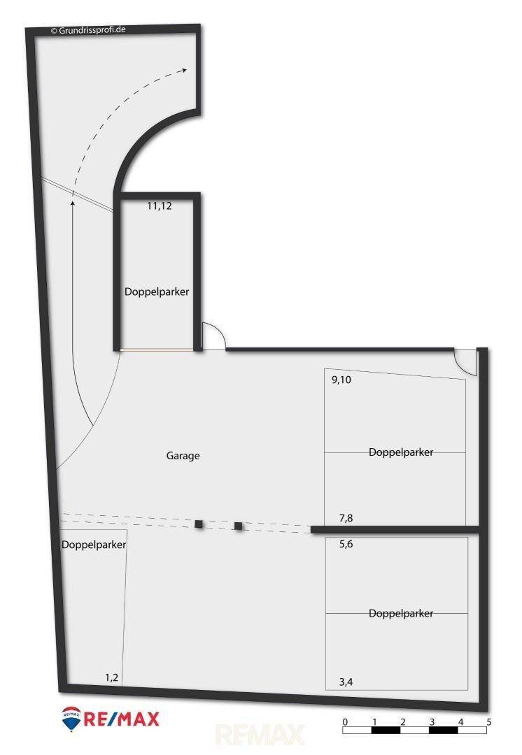 Grundriss der Tiefgarage mit Stellplätzen für Doppelparker und Zufahrtsbereich.