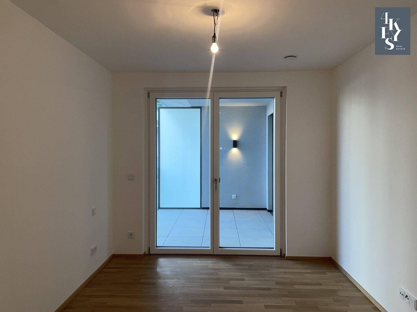 Schlafzimmer samt Balkon