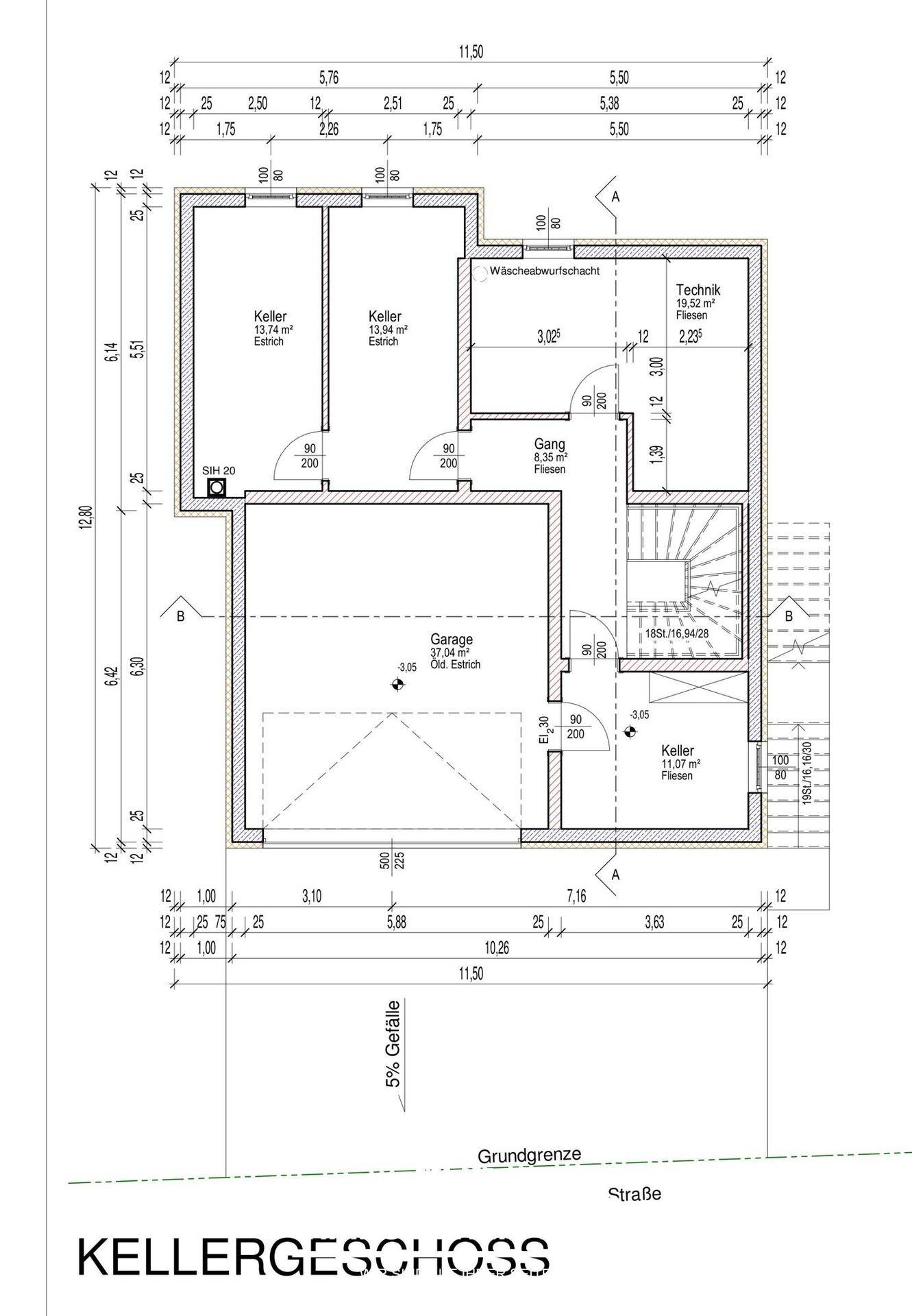 Grundriss des Kellergeschosses mit Garage, Kellerräumen und Technikbereich.