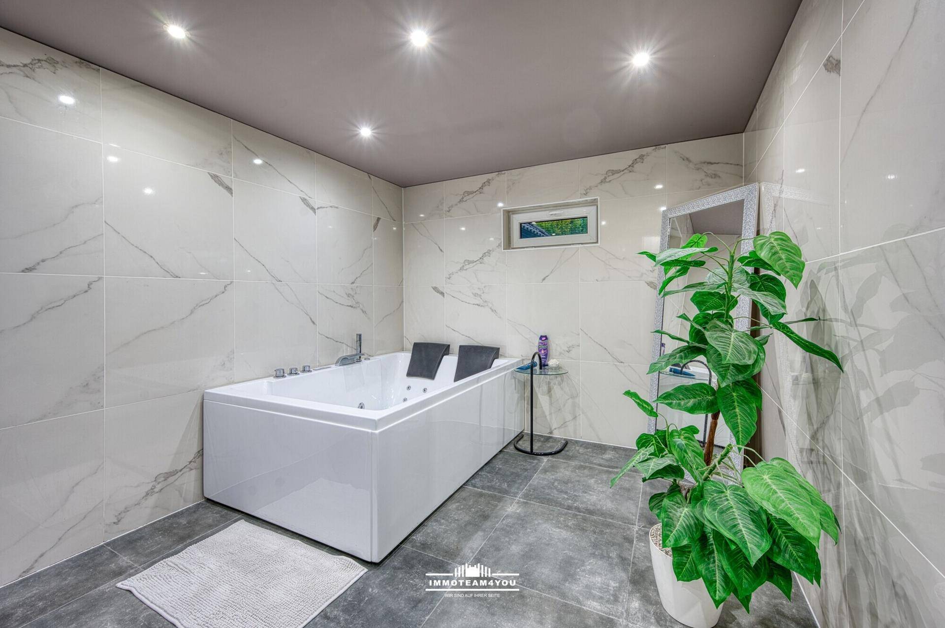 Modernes Badezimmer