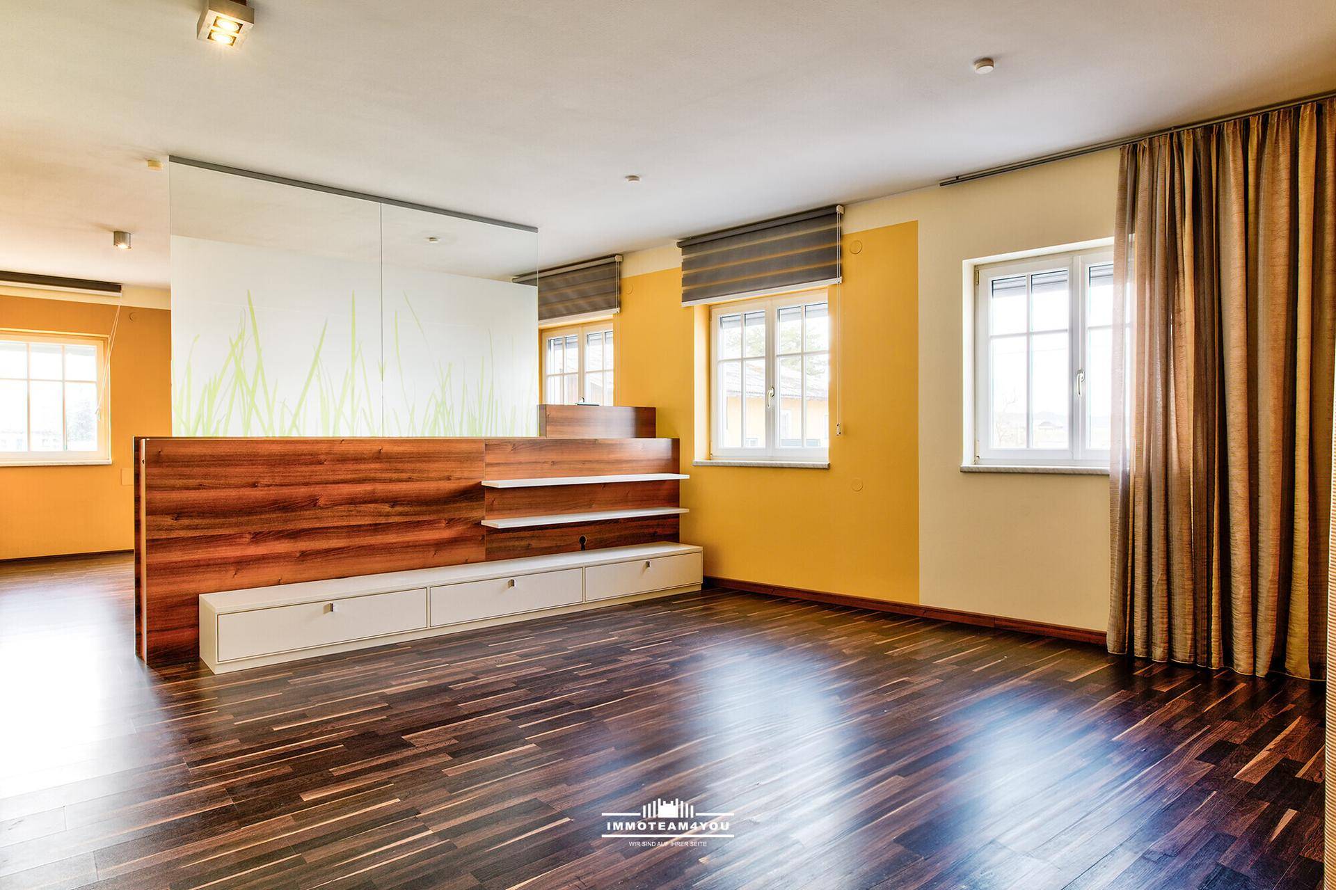 Büroflächen mit besonderer Atmosphäre, Bad, TG-Platz und Kellerabteil! - Widok 2