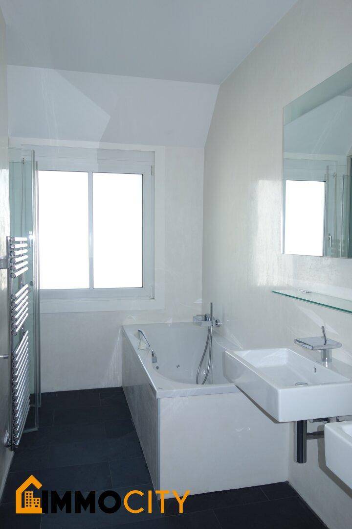 Bad mit Whirlpool & Dusche im UG