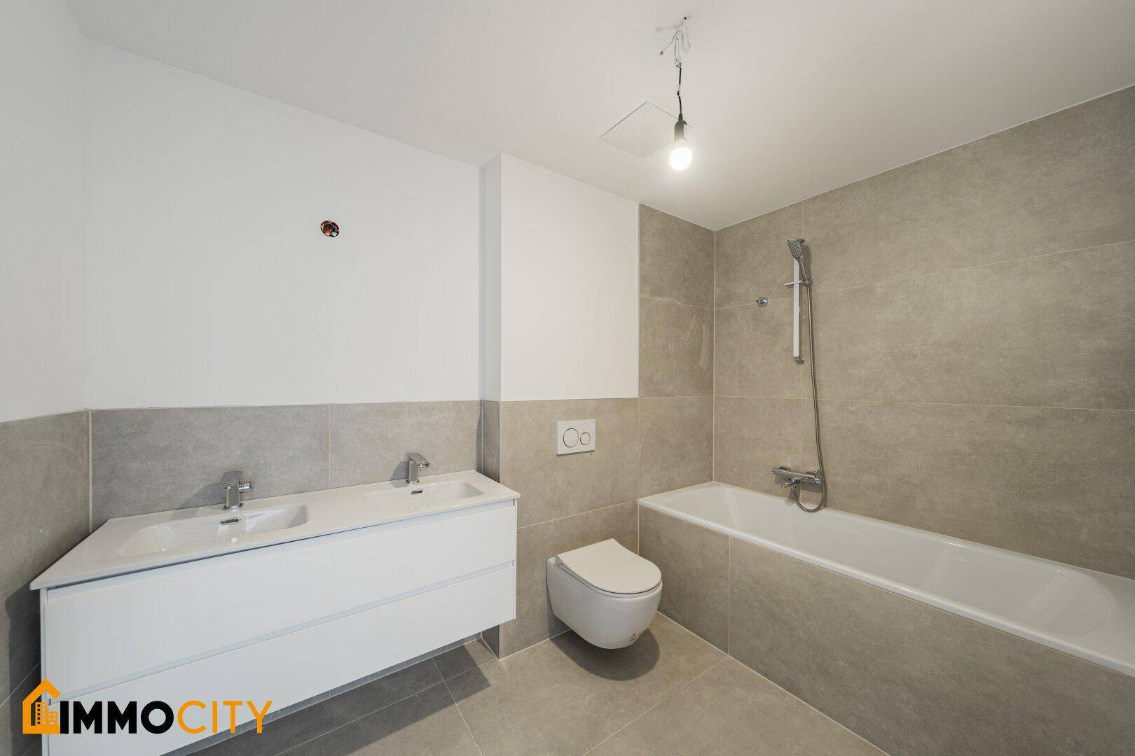 Ihre neue Dach-Traumwohnung, Wohnen im Grünen: XXL-Dachterrasse mit Panoramablick und 3 Stellplätzen im 13. Bezirk - Więcej