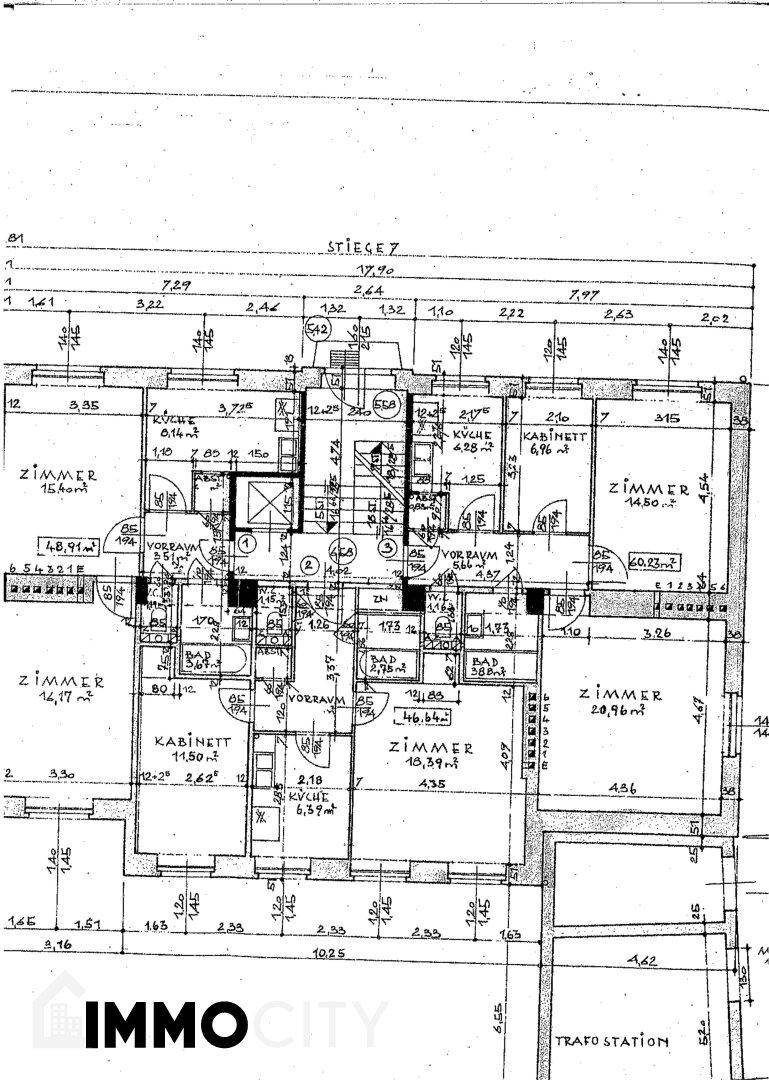 Detaillierter Grundrissplan einer Etage mit mehreren Wohnungen und Raumaufteilung.