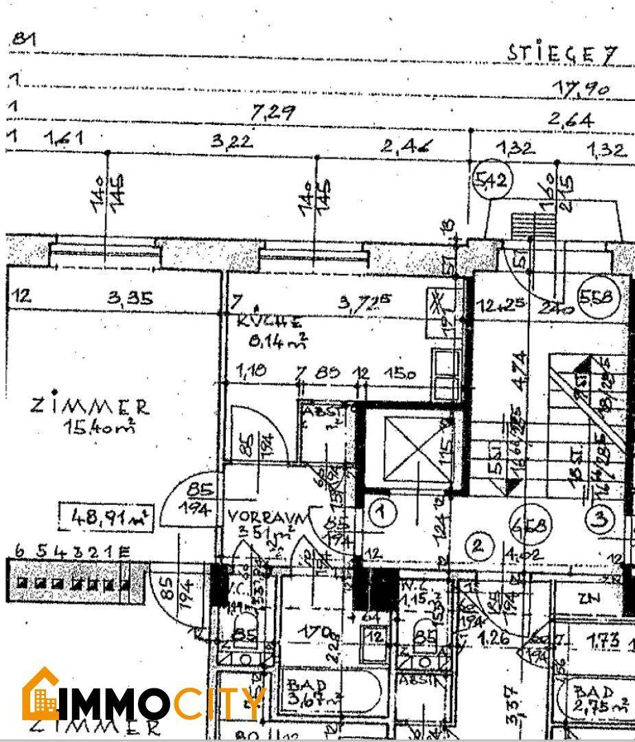 Detaillierter Grundrissplan einer Wohnung mit Zimmern, Küche und Bädern.