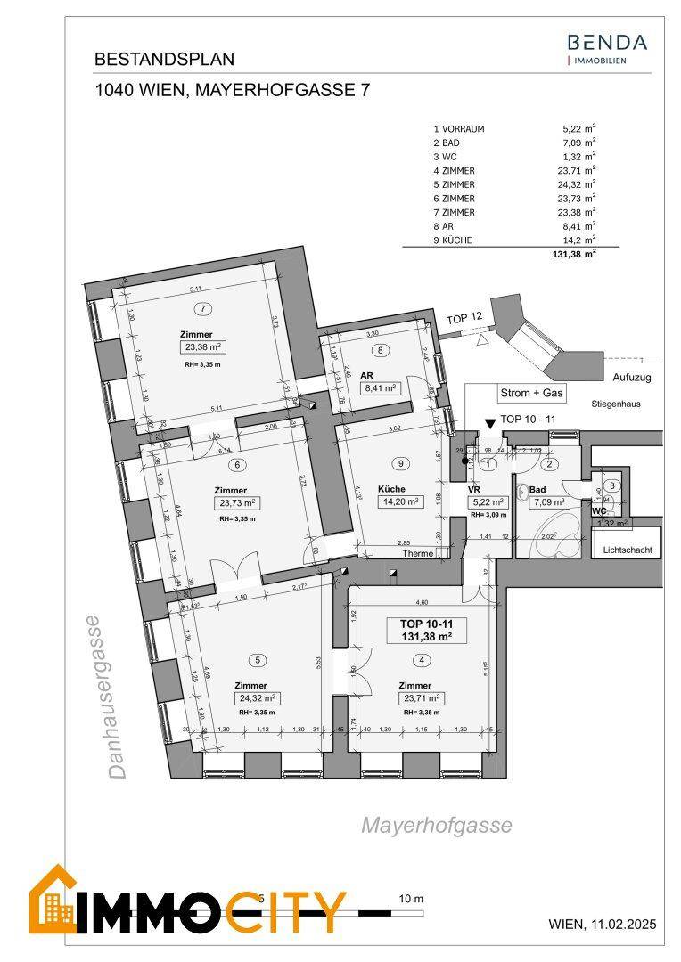 Grundrissplan einer Wohnung mit mehreren Zimmern, separater Küche, Bad und WC, sowie einem Abstellraum.