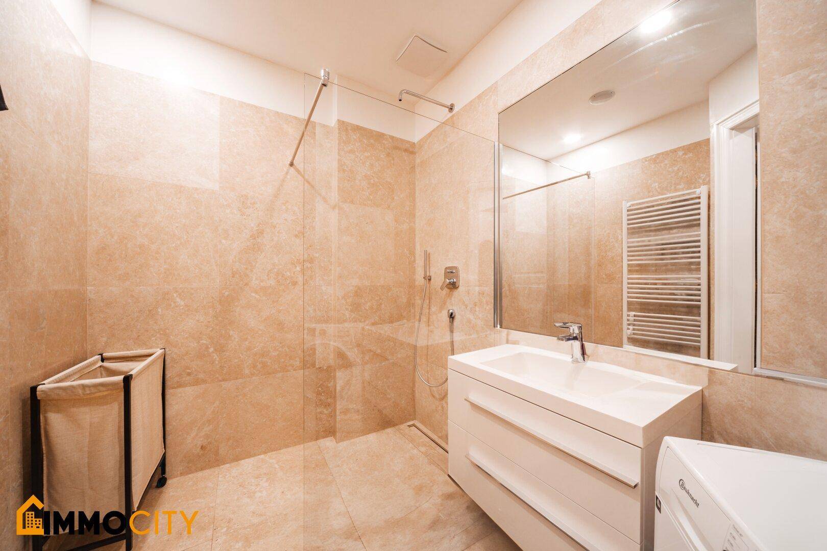 Hochexklusive 2-Zimmerwohnung mit sonnigem Eigengarten + Weinkeller nähe Mariahilfer Straße! - Mehr