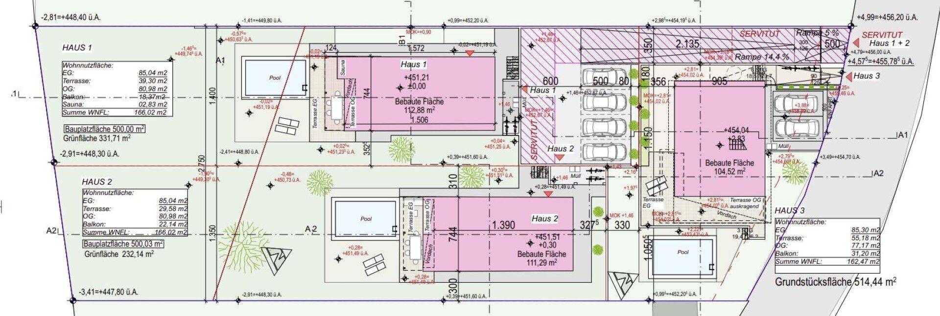Übersichtsplan von drei Häusern mit Pools, Parkplätzen und Grundstücksgrenzen.