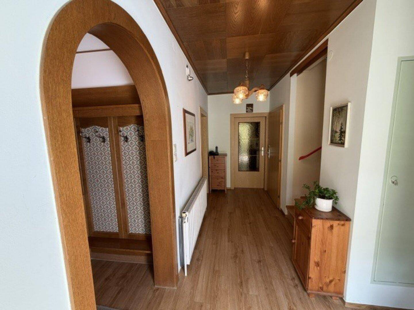 Gepflegtes Einfamilienhaus - 6 Zimmer, Garten, 2 Garagen - in Bischofstetten! - Ansicht 4