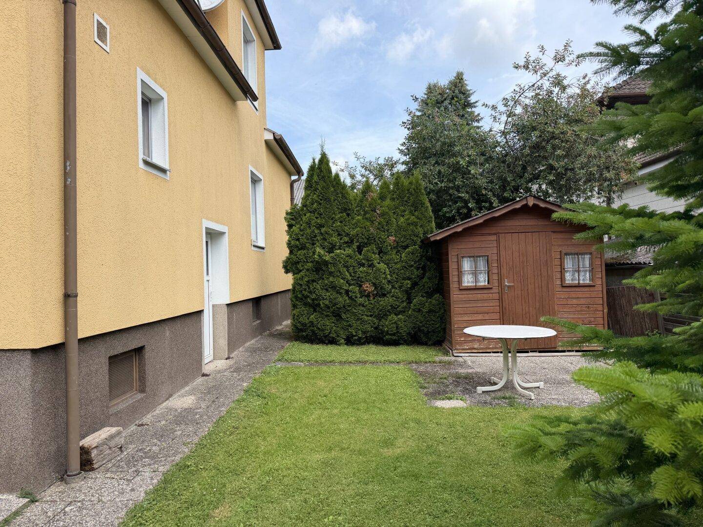 Gepflegtes Einfamilienhaus - 6 Zimmer, Garten, 2 Garagen - in Bischofstetten! - Ansicht 2