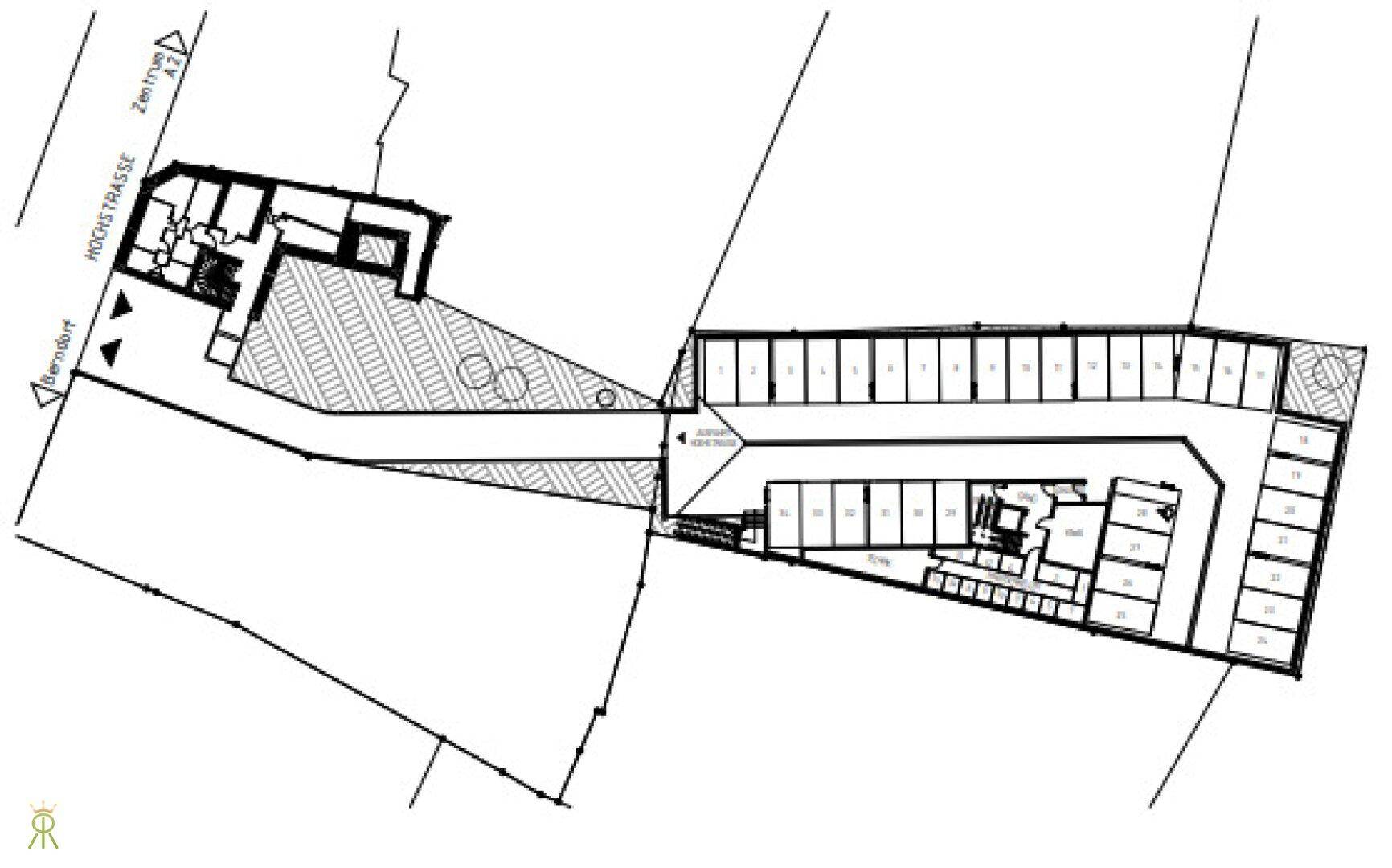 Lageplan des Grundstücks mit Zufahrt zur Tiefgarage und oberirdischen Parkmöglichkeiten.