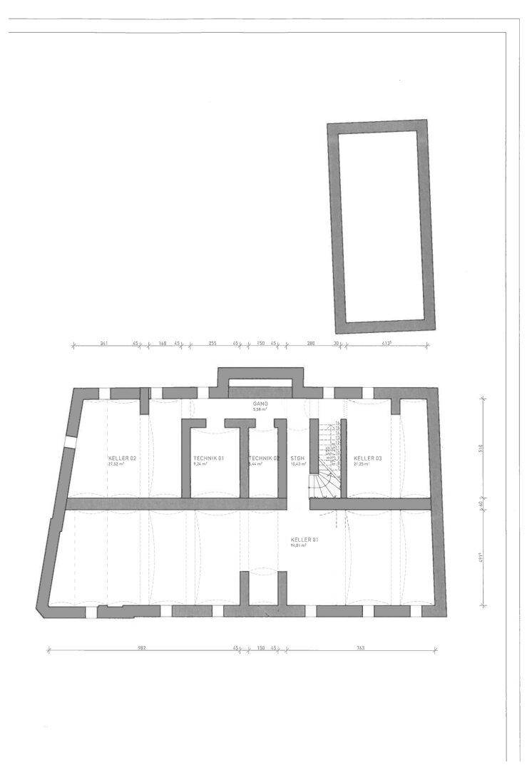 Grundriss des Kellergeschosses mit Technikräumen, Kellerräumen und Treppenhaus.