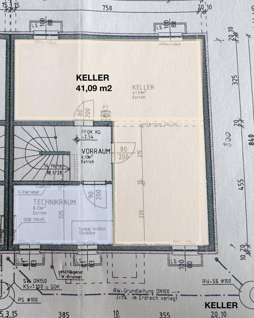 Grundriss des Kellergeschosses mit Technikraum, Vorraum und Treppenaufgang.