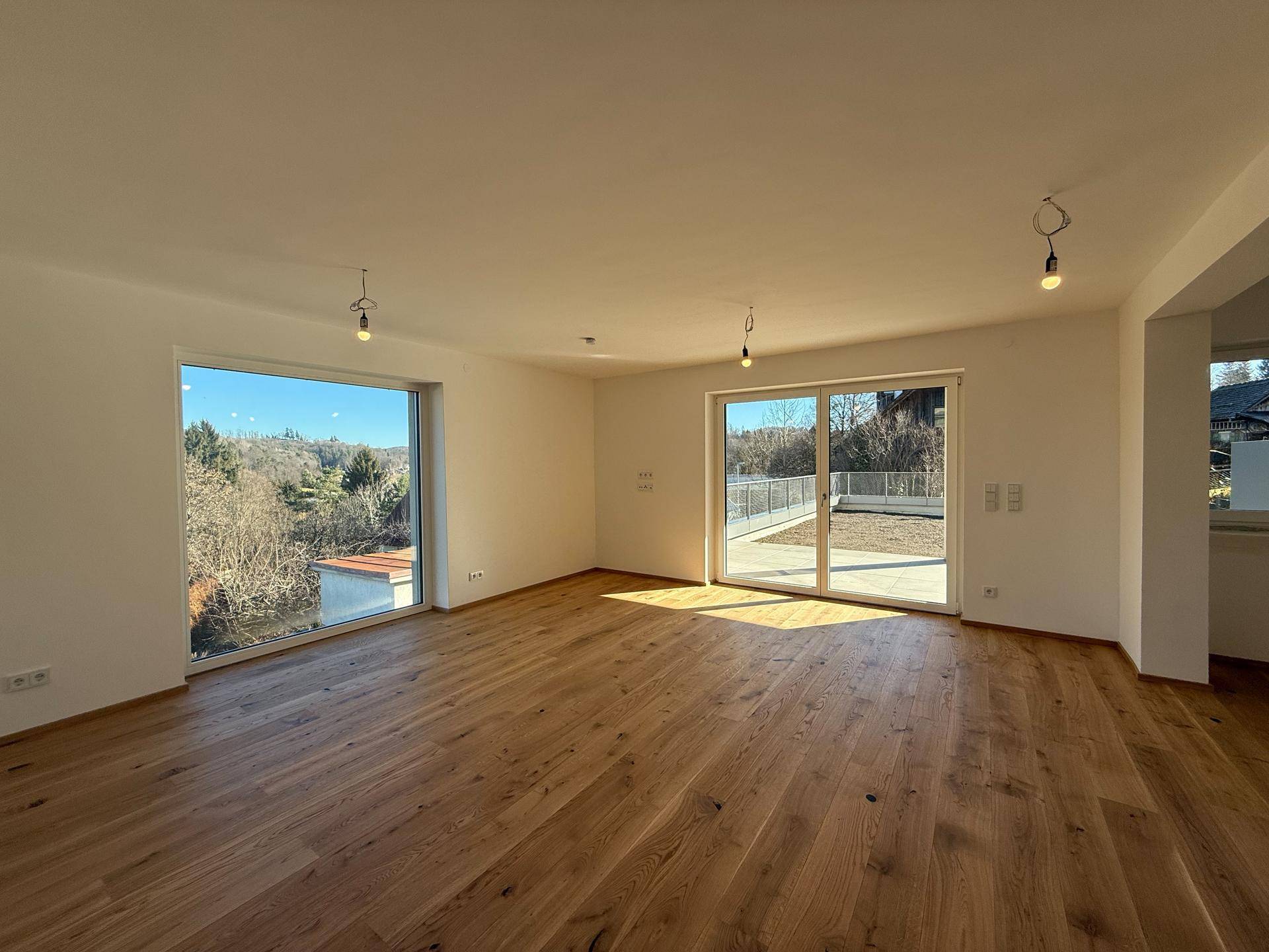 Traumvilla am Ruckerlberg | Erstbezug | Dachterrasse | 12 Zimmer | Lift | Garage - Ansicht 2