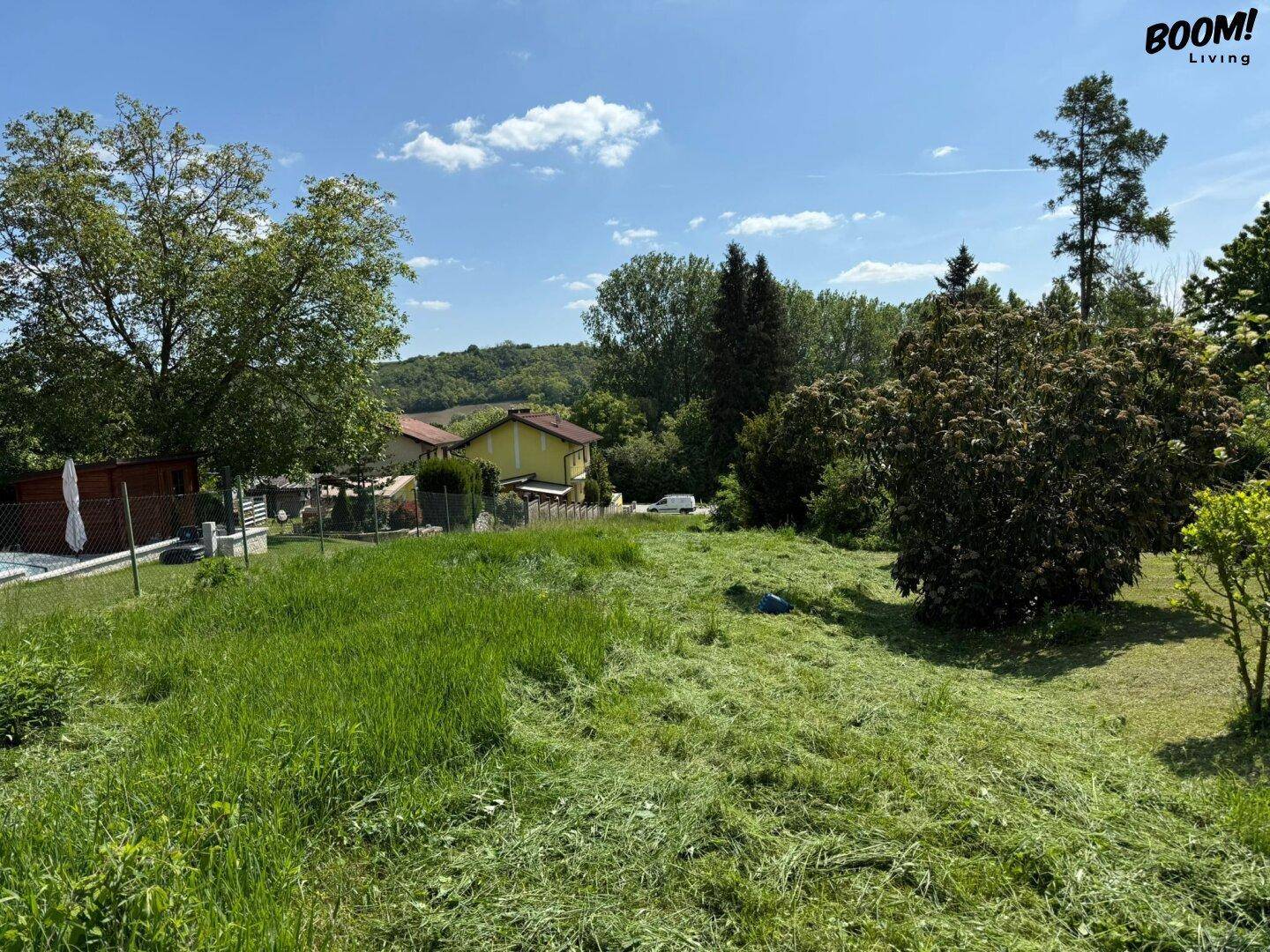 Wunderschönes Grundstück in idyllischer Lage mit leichter Hanglage - Ansicht 3