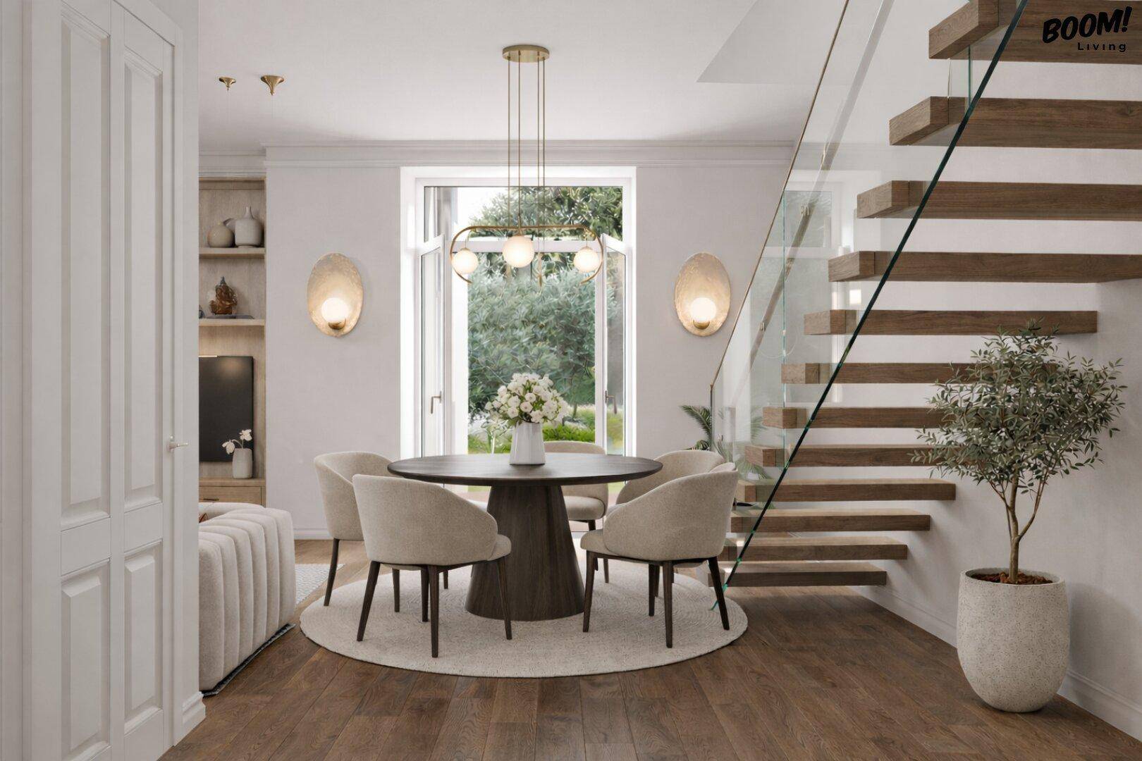 Eleganter Essbereich mit Holzboden und einer modernen Treppe mit Glasgeländer.