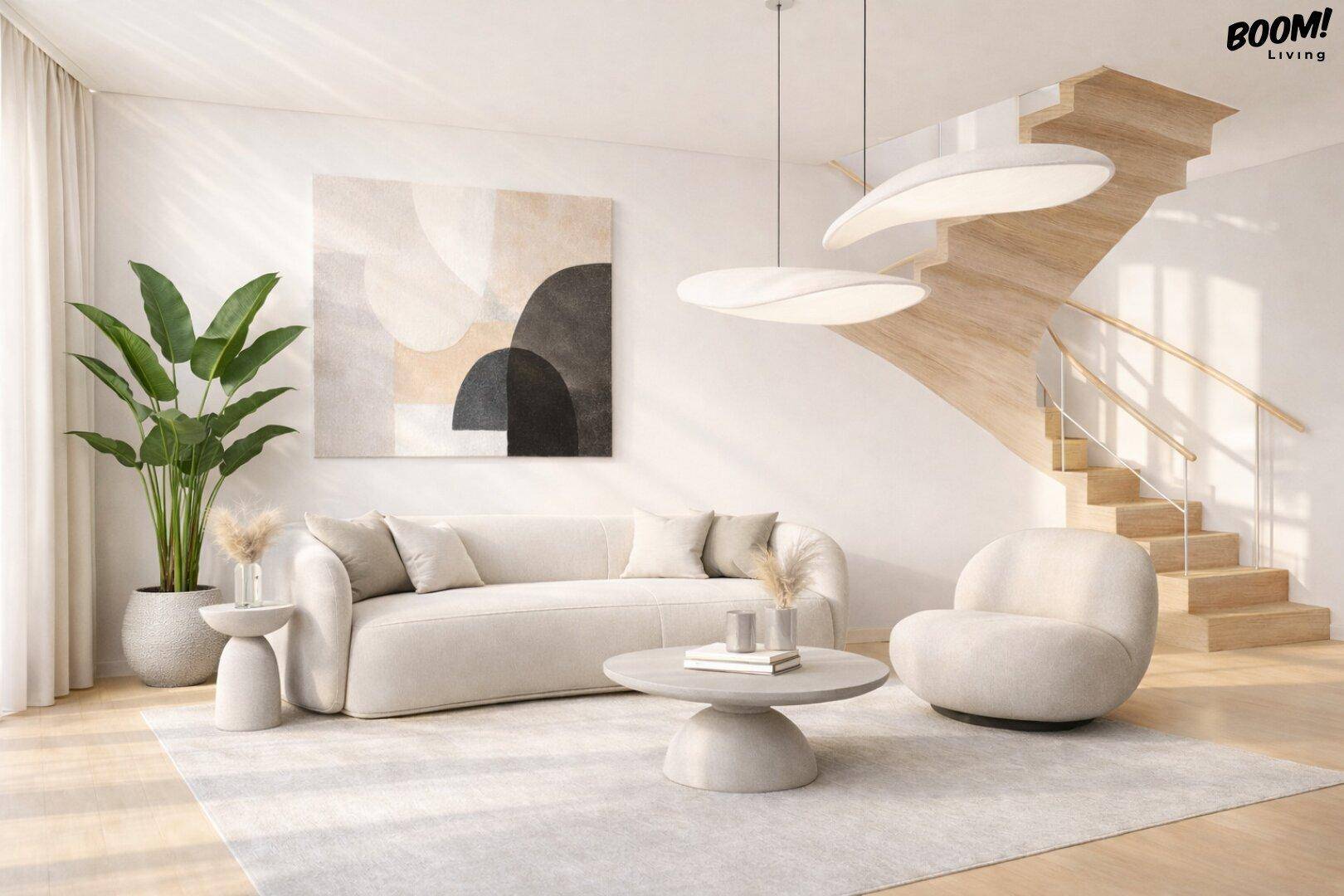 Gemütliches Wohnzimmer mit modernem Sofa, Couchtisch und Treppenaufgang in hellem Ambiente.