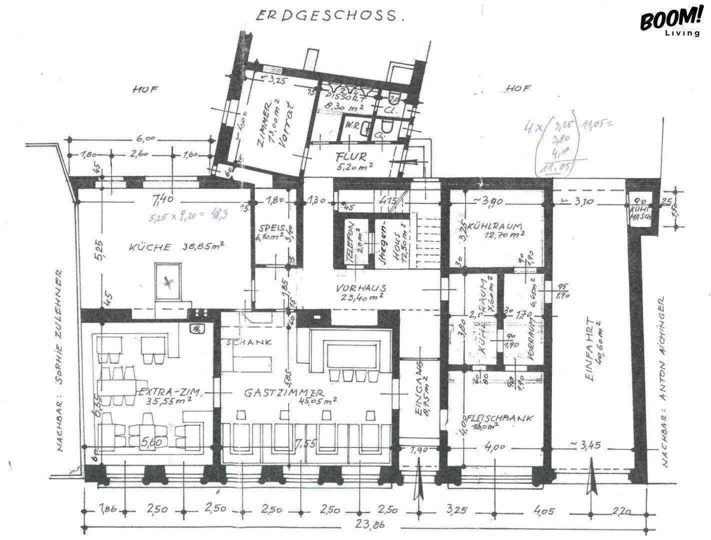 Detaillierter Grundriss des Erdgeschosses mit verschiedenen Räumen und Abmessungen.